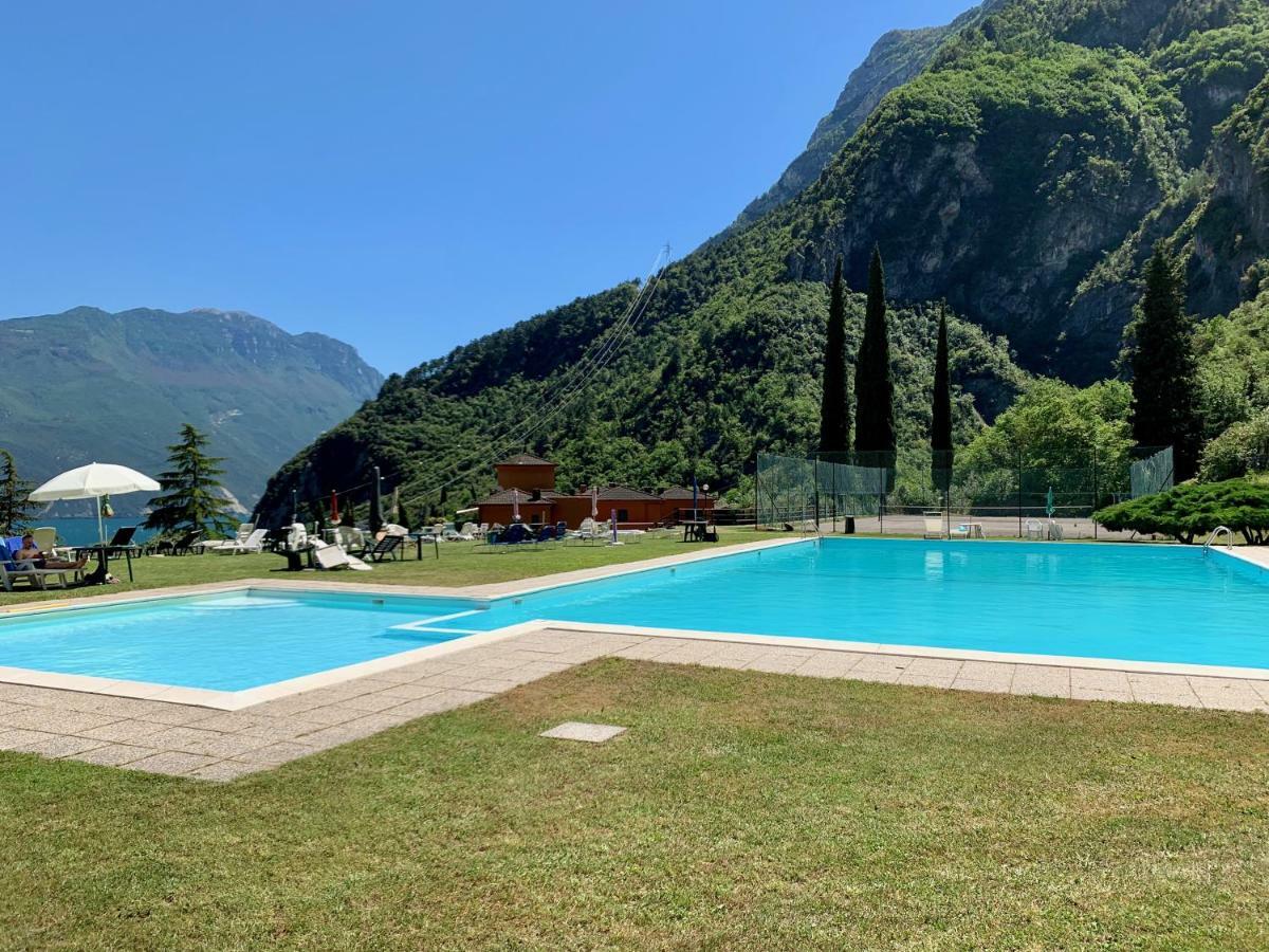 Ferienwohnung Sky&Pool Dom Riva del Garda Exterior foto